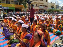 ಪಂಚಮಸಾಲಿ ಸಮಾಜಕ್ಕೆ ಮೀಸಲಾತಿಗೆ ಆಗ್ರಹಿಸಿ ರಸ್ತೆಯಲ್ಲಿ ಇಷ್ಟಲಿಂಗ‌ ಪೂಜೆ